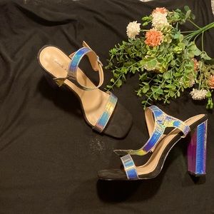 Iridiscent block heels